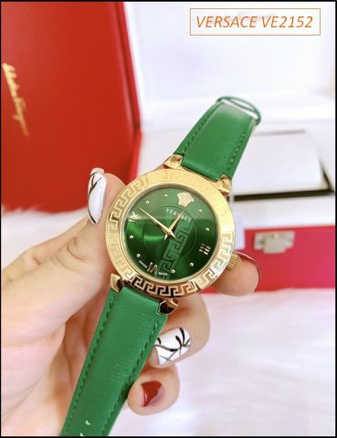 Đồng Hồ Versace Nữ Màu Xanh: Biểu Tượng Của Sự Sang Trọng và Cá Tính