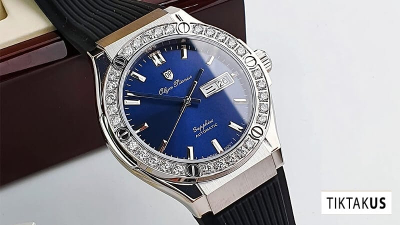 Đồng hồ Olym Pianus chế tác từ thép không gỉ 316L và kính Sapphire, đảm bảo độ bền và vẻ đẹp sang trọng
