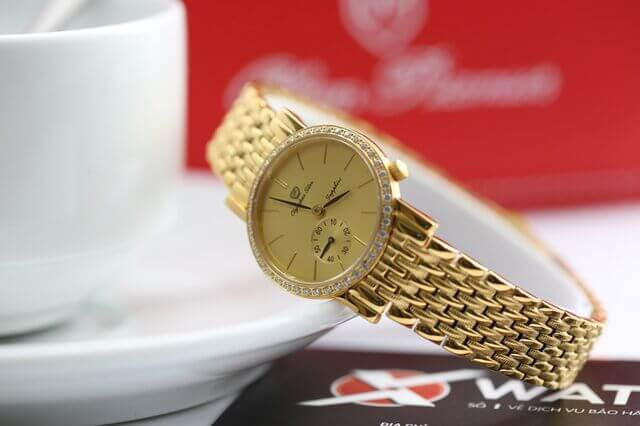 Mẫu đồng hồ Olympia Star Sapphire Ultra-thin với thiết kế siêu mỏng, tinh tế.