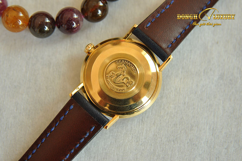 Mặt số và kính Mica lồi của đồng hồ Omega cổ mạ vàng Thụy Sĩ