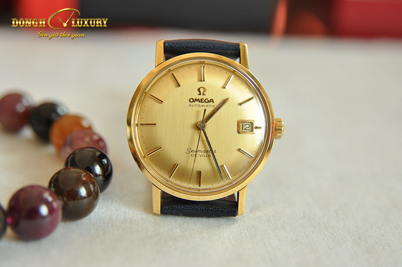 Vỏ vàng đúc 18K của đồng hồ Omega cổ mạ vàng với triện khắc tinh xảo