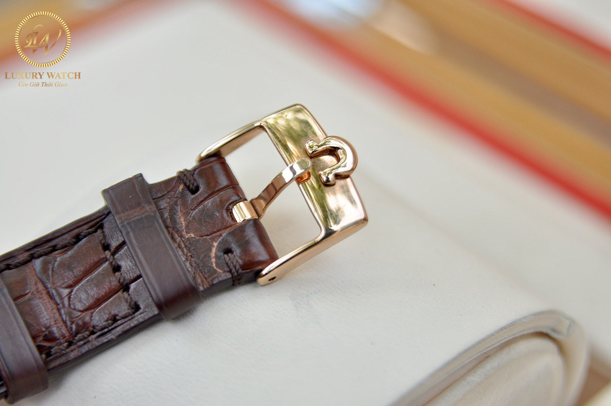 Thân vỏ vàng hồng 18k nguyên khối và núm vặn đặc trưng của Omega Constellation Bát Quái
