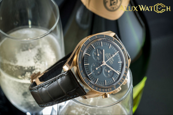 Độ bền và chất lượng bộ máy cao cấp là lý do đồng hồ Omega đắt giá