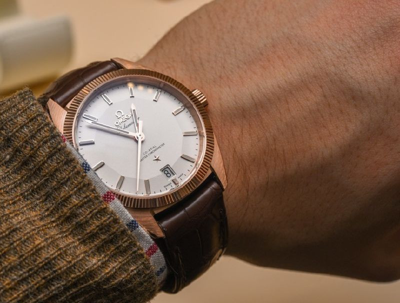 Đồng hồ Omega nam dây da Globemaster vàng hồng 18K