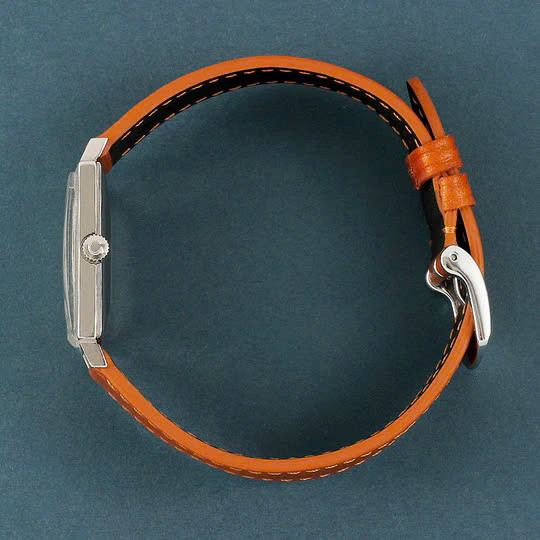 Dây da bò cao cấp của đồng hồ Omega nữ mặt vuông