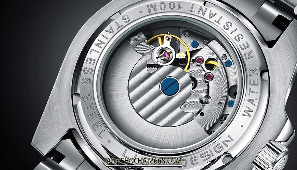 Đồng hồ Omega Stainless Steel Back Water Resistant thể hiện mặt đáy thép không gỉ và khả năng chống nước