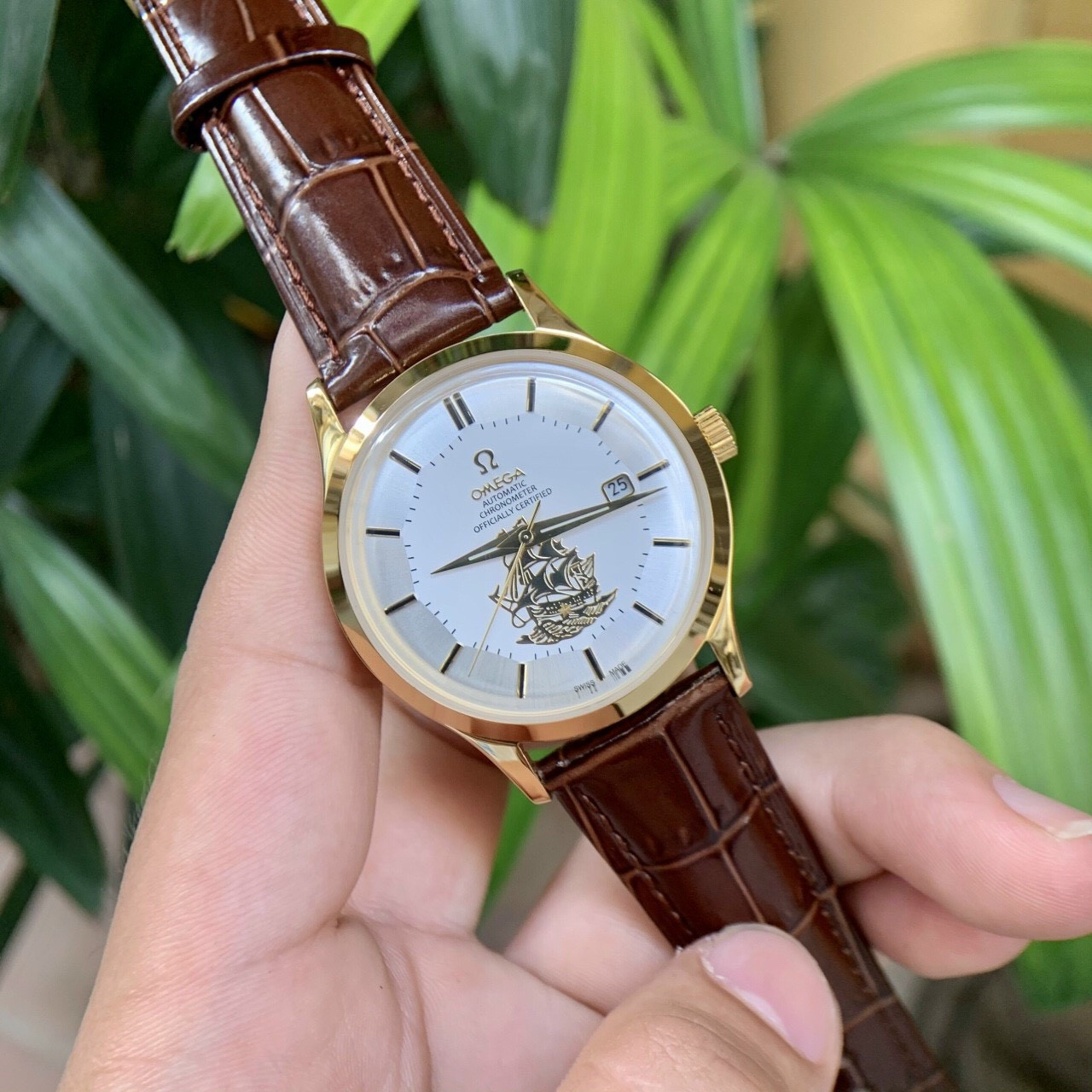 Mặt số của đồng hồ Omega Automatic nam, thể hiện sự tinh xảo trong chế tác