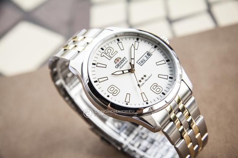 Đồng hồ Orient Automatic SAB0B005BB 3 sao cổ với kính cứng và khả năng chống nước