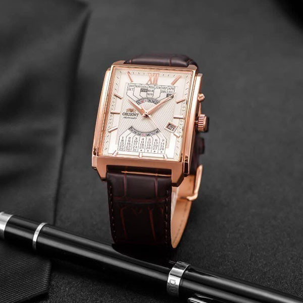 Orient FEUAG001WH lịch vạn niên mặt vuông độc đáo
