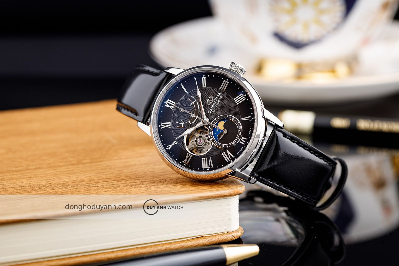 Đồng hồ Orient Star nam chính hãng với thiết kế lộ tim và Moon Phase