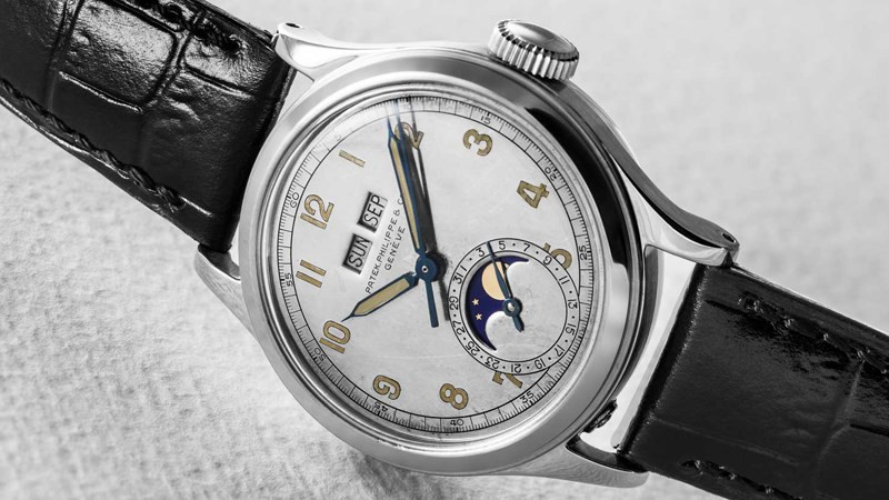 Patek Philippe Reference 1591 Perpetual Calendar với thiết kế độc đáo và cơ chế hoạt động phức tạp