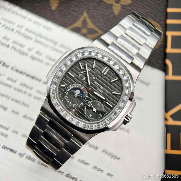Đồng hồ Patek Philippe đính đá sang trọng từ nhiều góc độ