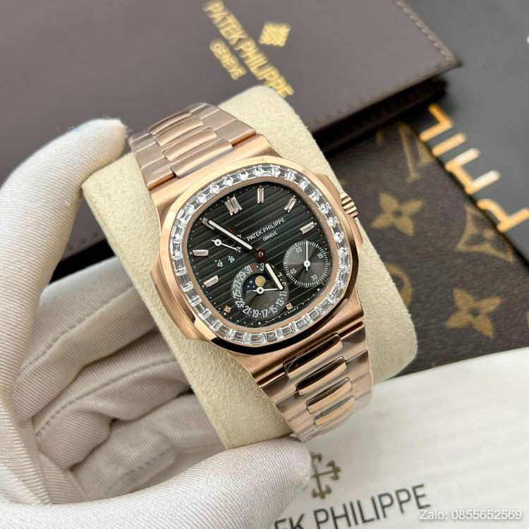 Cận cảnh vỏ thép không gỉ 904L của đồng hồ Patek Philippe đính đá Nautilus 5724