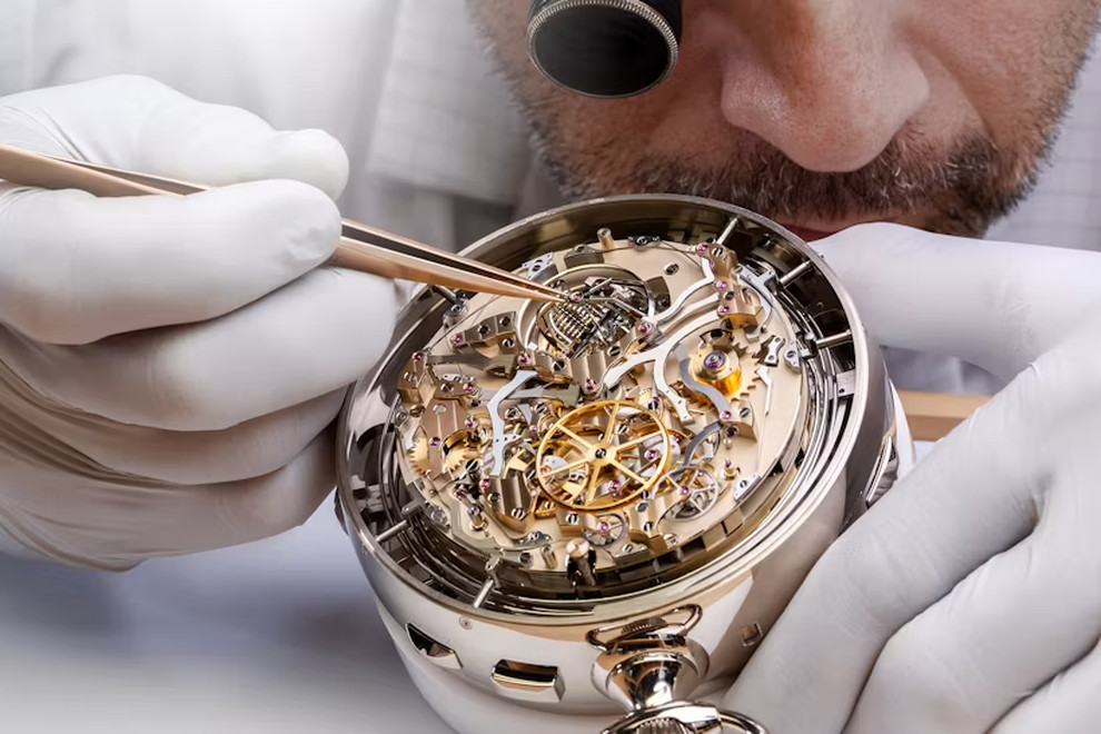 Nghệ nhân Vacheron Constantin lắp ráp Berkley Grand Complication, đồng hồ bỏ túi phức tạp nhất