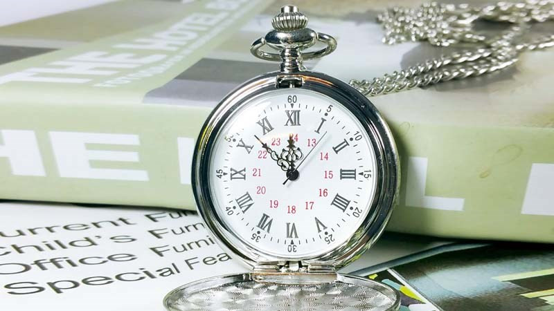 Đồng hồ quả quýt Thomas Sabo hiện đại với bộ máy pin chính xác
