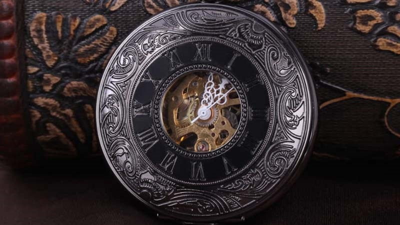 Đồng hồ Half Hunter độc đáo với lỗ khoét trên nắp