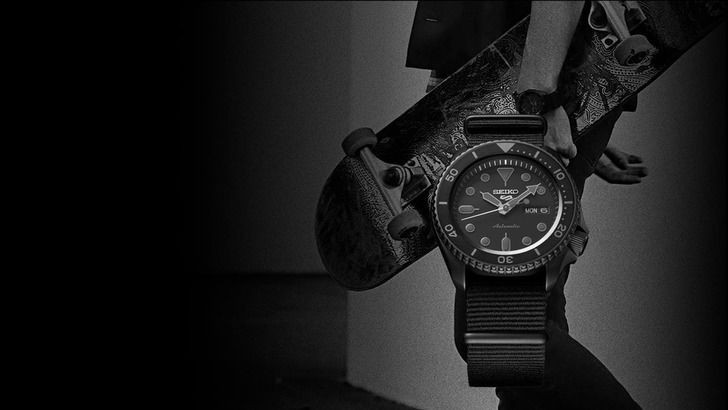Phối đồng hồ Seiko quân đội với dây da sang trọng