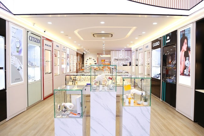 Trưng bày đa dạng các dòng đồng hồ tại PNJ Watch ở Gò Vấp