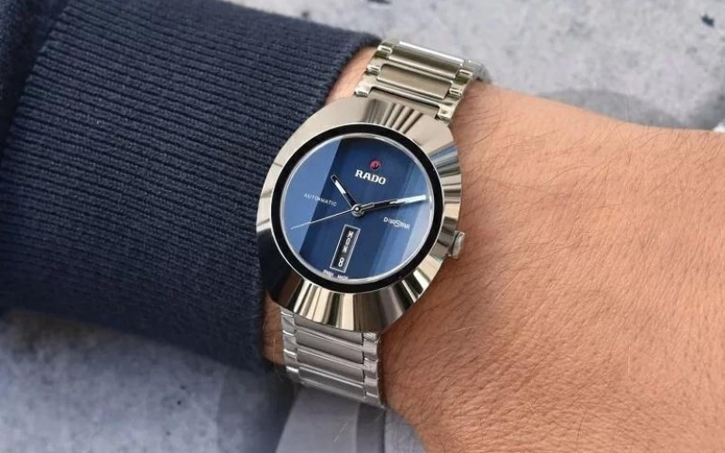 Mặt sau đồng hồ Rado cá ngựa Diastar 3 chú cá ngựa