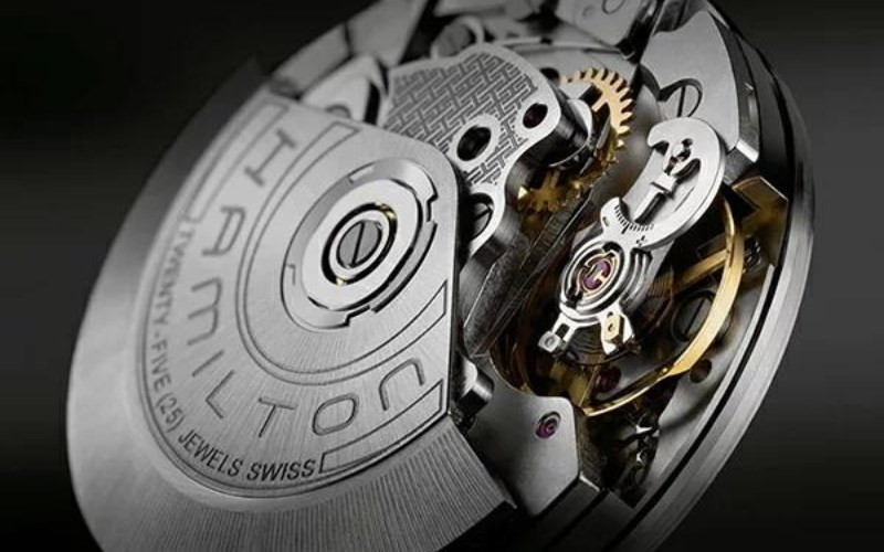 Đồng hồ Rado cá ngựa cổ sử dụng bộ máy ETA nổi tiếng thế giới