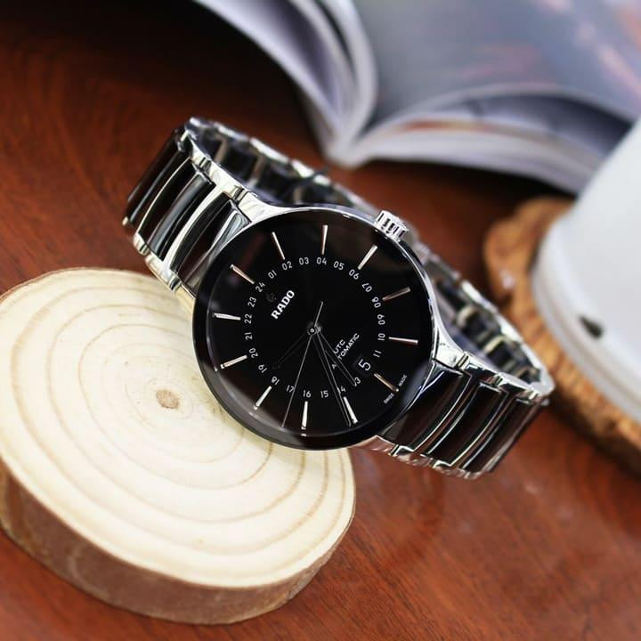 Thiết kế tối giản của đồng hồ nam dây đá ceramic Rado Centrix R30166152.