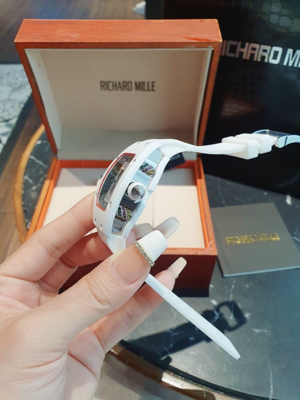 Mẫu đồng hồ nữ Richard Mille giá rẻ với mặt số độc đáo