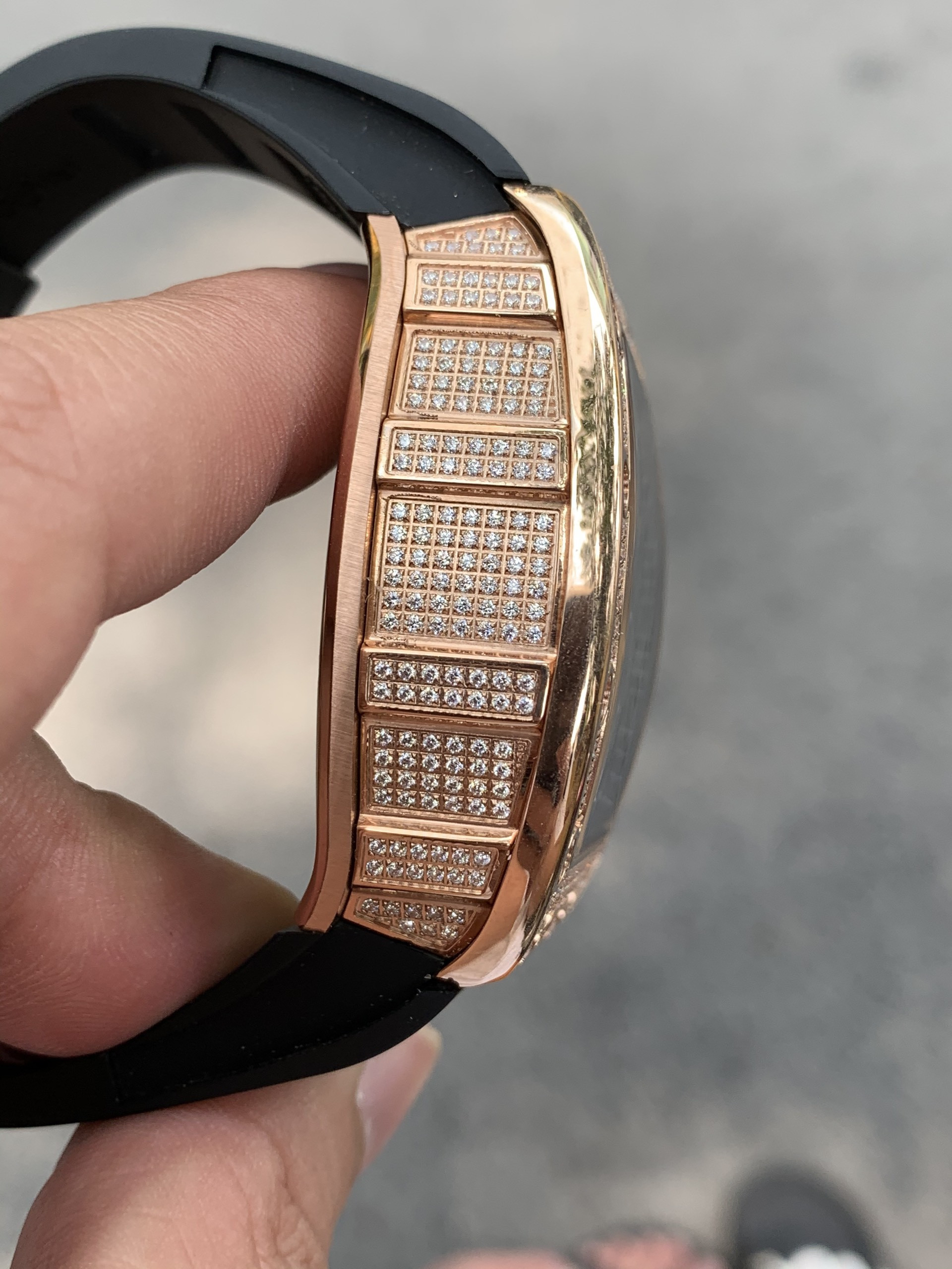 Đồng hồ nam đính kim cương nhân tạo Richard Mille với viên đá quý