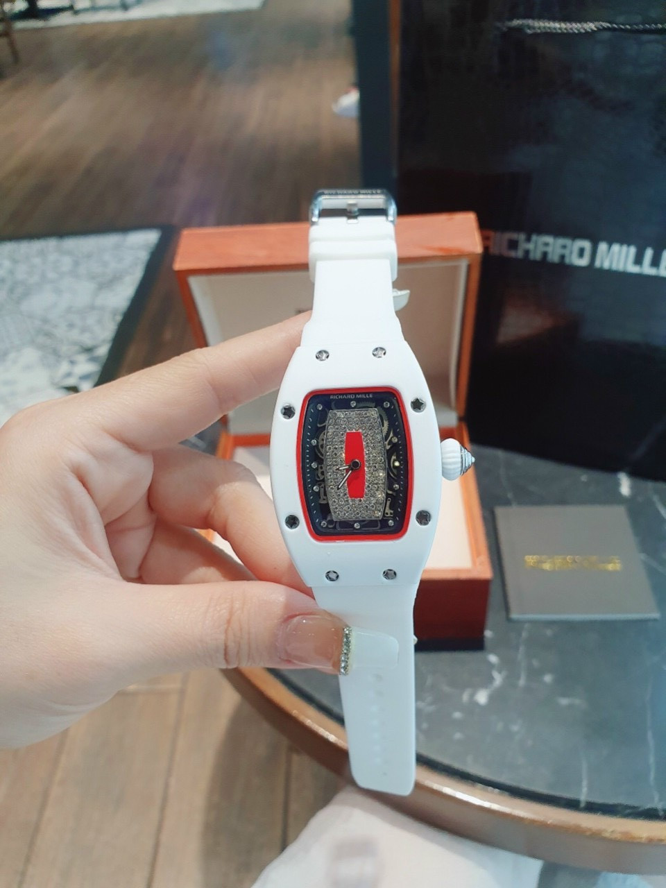 Bộ sưu tập đồng hồ nữ giá rẻ Richard Mille với nhiều màu sắc