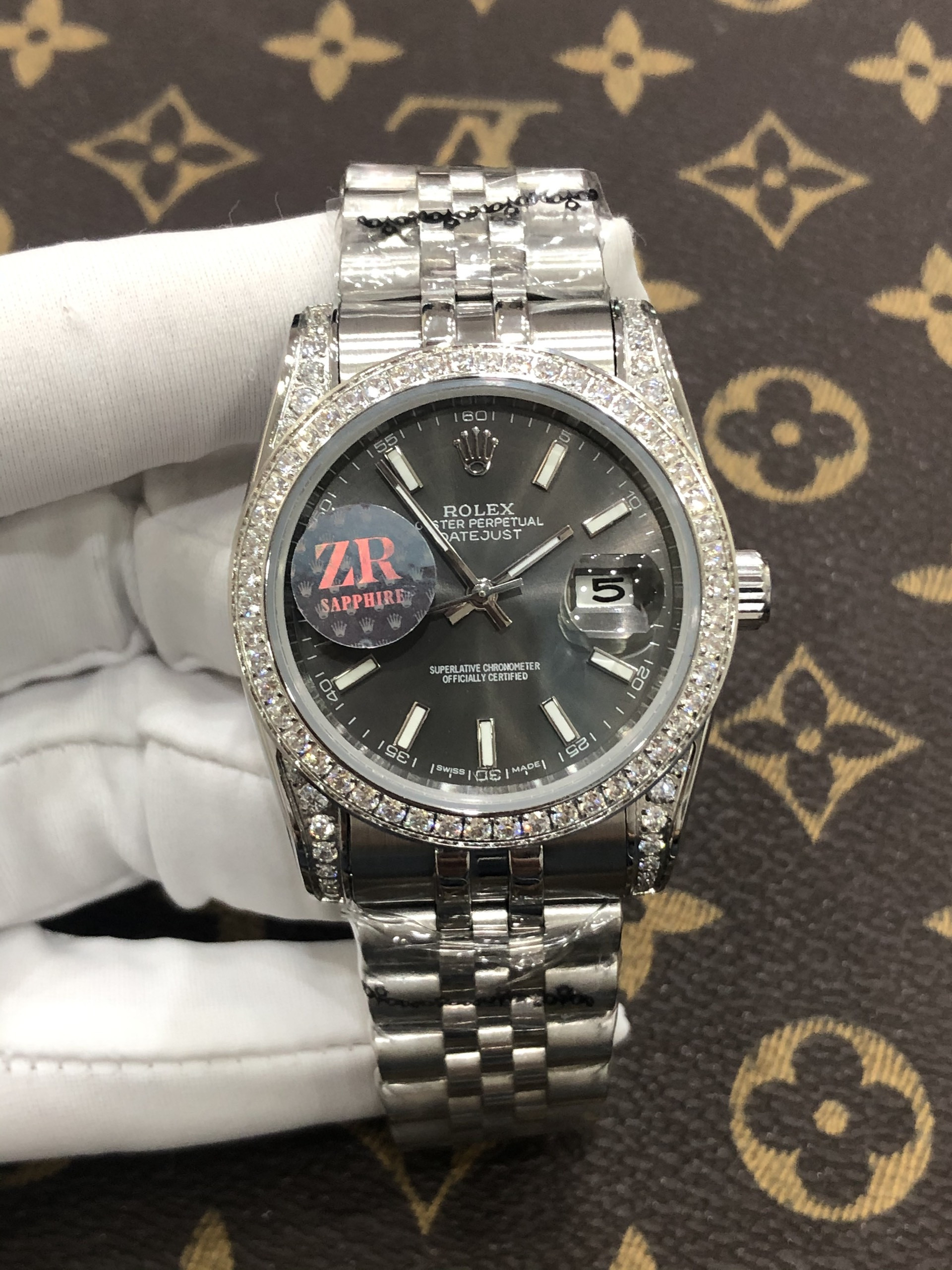 Đồng hồ Rolex đính đá mặt màu xám