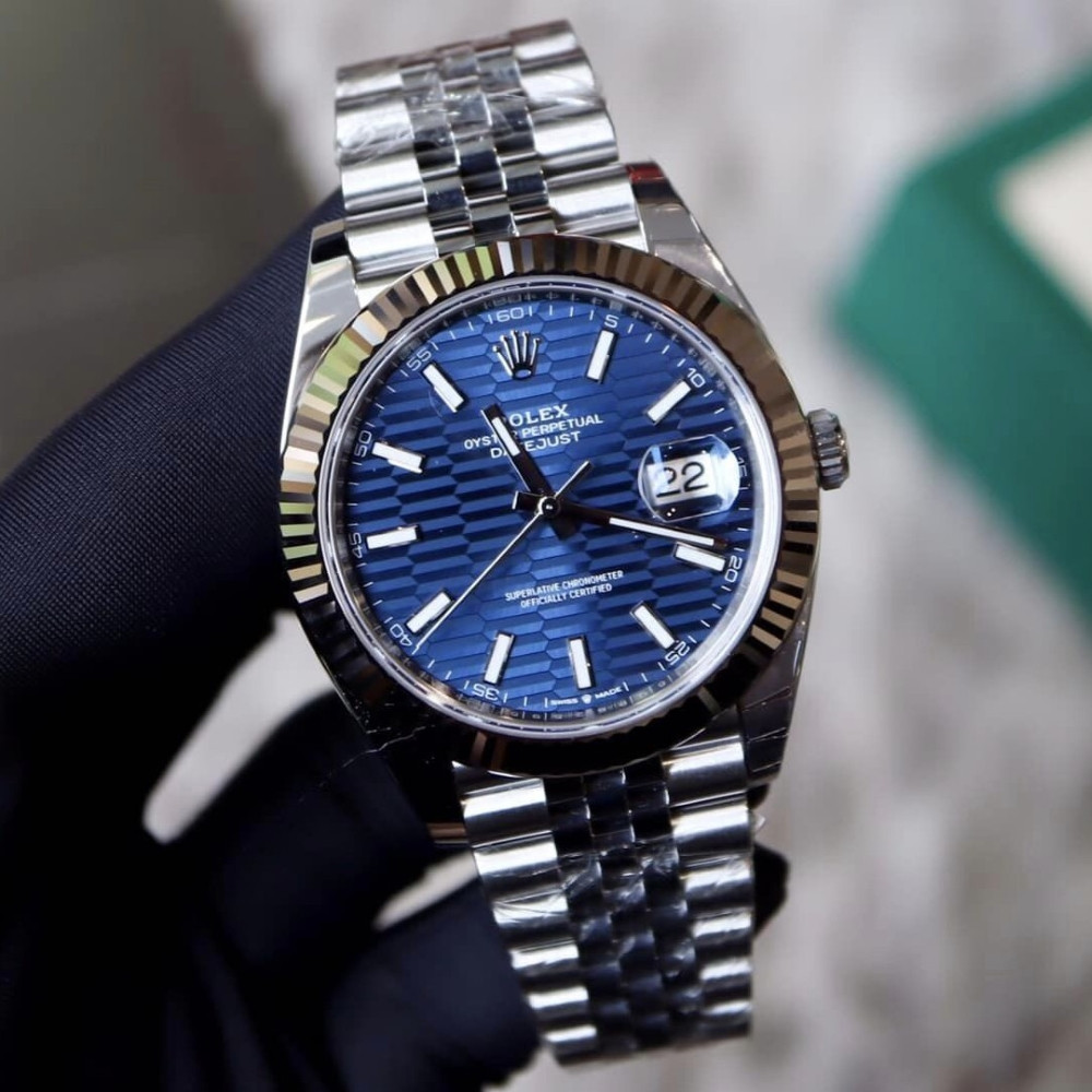 Đồng hồ Rolex Datejust 126234-0057 mặt số xanh lam, minh họa sự đa dạng của các dòng đồng hồ của Rolex