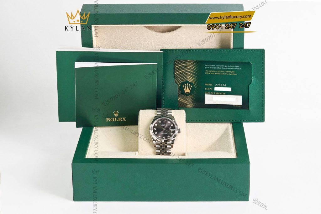 Vành bezel khía bằng vàng trắng 18K của đồng hồ Rolex nữ mặt đen, tạo hiệu ứng ánh sáng.