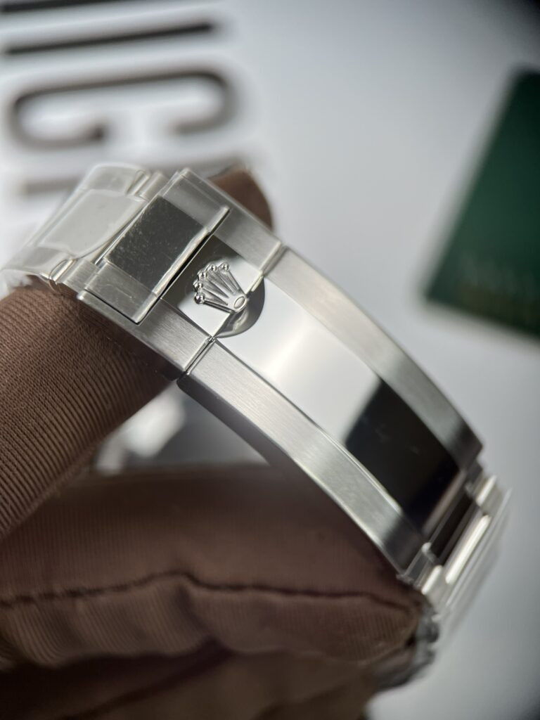 Toàn cảnh đồng hồ Rolex nam cao cấp Thụy Sỹ trên cổ tay