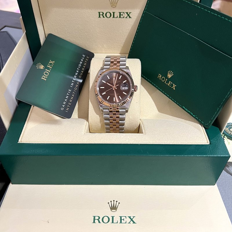Hình ảnh cận cảnh đồng hồ Rolex Fake Replica màu bạc