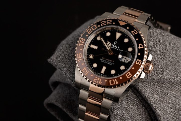đồng hồ rolex dây kim loại oystersteel sang trọng
