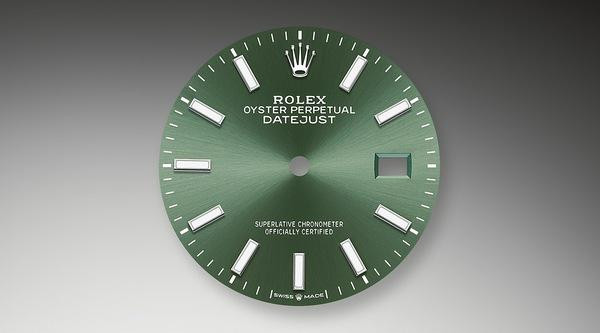 Mặt số màu xanh bạc hà đặc trưng của đồng hồ Rolex nam Datejust đính kim cương