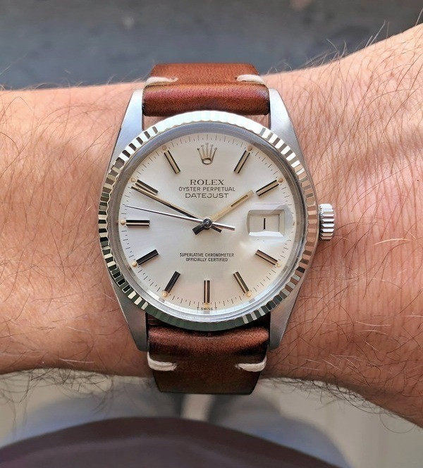 Phân tích giá đồng hồ Rolex Oyster Perpetual Datejust dây da trên thị trường
