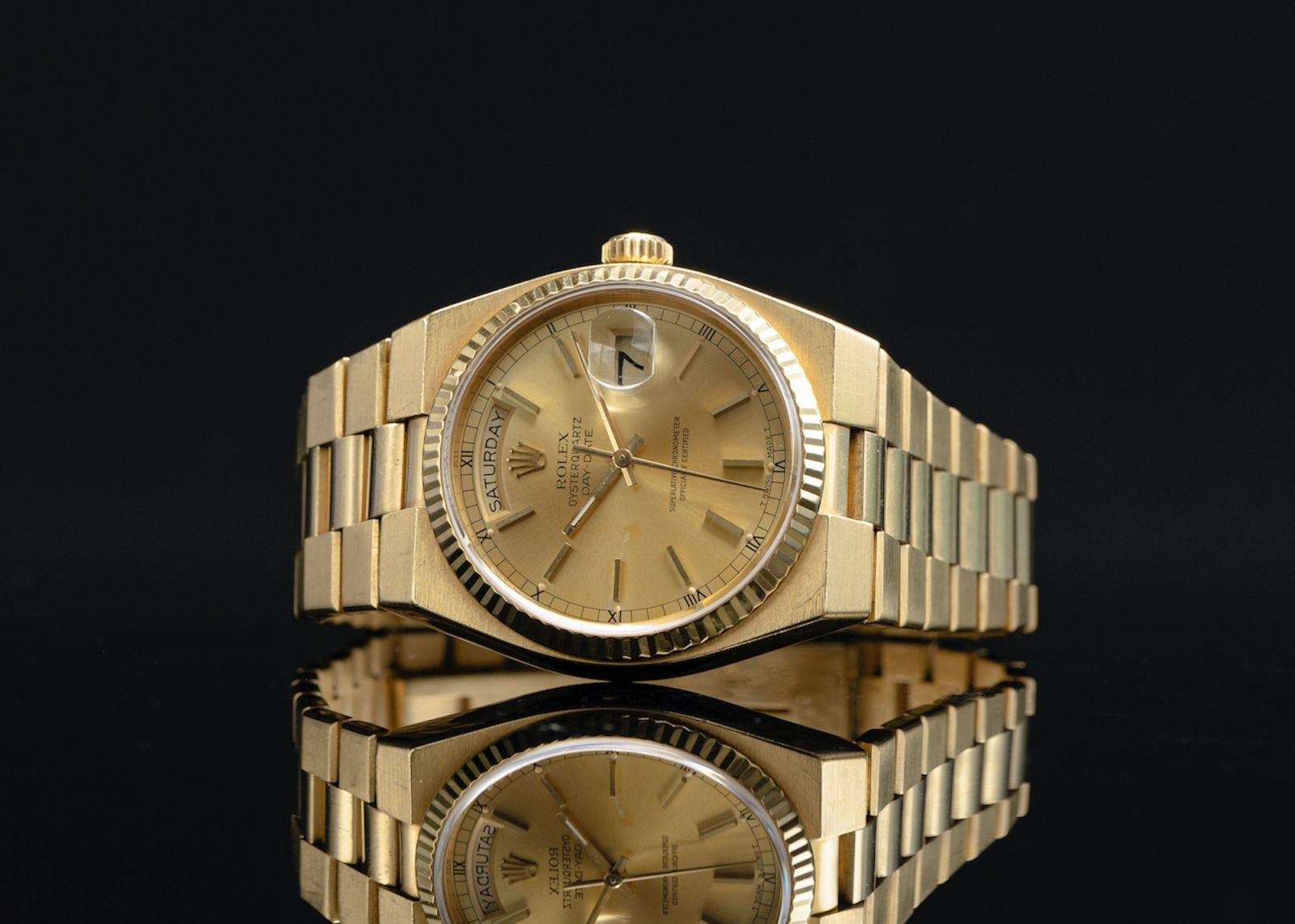 Đồng hồ Rolex Oysterquartz sang trọng, minh họa cho phân khúc cao cấp của **đồng hồ quartz giá bao nhiêu**.