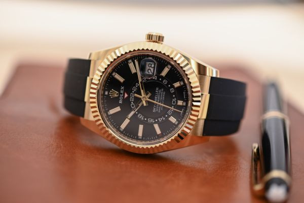 Đồng hồ Rolex Sky-Dweller 18K Everose Gold
