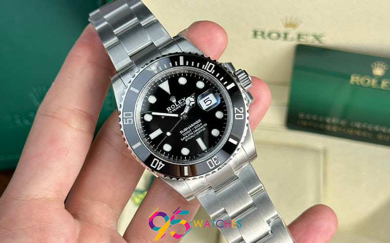 Chiếc đồng hồ Rolex Submariner Replica 1:1 vỏ thép mặt đen, một lựa chọn phổ biến trong phân khúc 10 triệu đồng