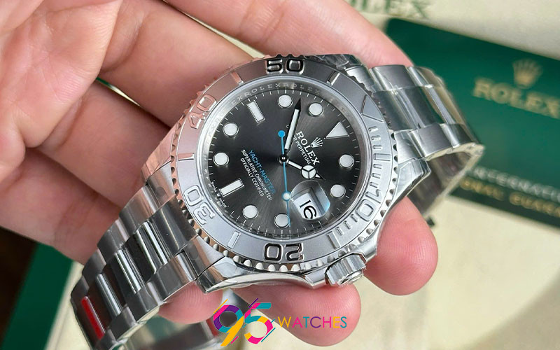 Đồng hồ Rolex Yacht Master Replica 1:1 với mặt số màu xám lịch lãm, phù hợp với tầm giá 10 triệu đồng