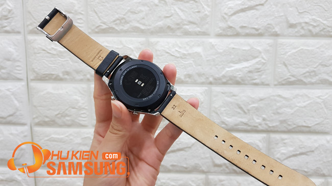 Giao diện trình phát nhạc trên đồng hồ Samsung Gear S3 Classic