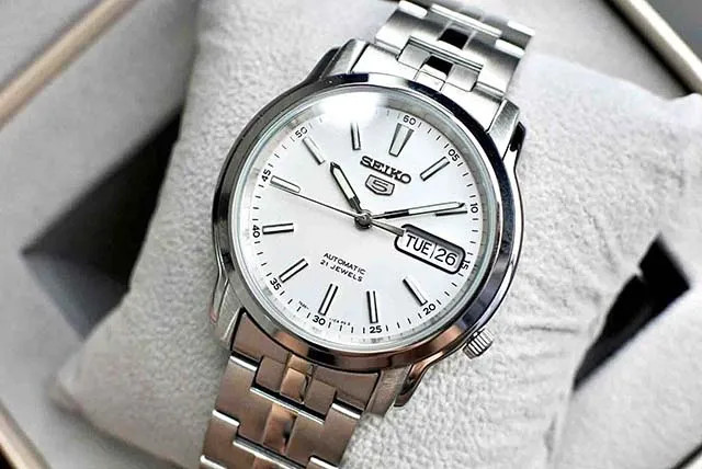 Đồng hồ Seiko 5 nam SNKL75K1 với thiết kế trẻ trung và sang trọng