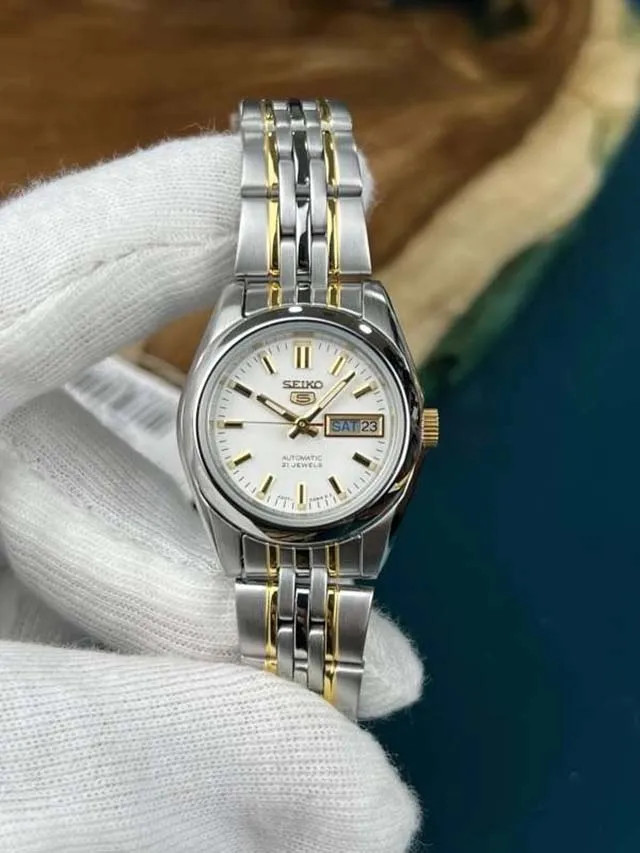 Đồng hồ Seiko 5 nữ với thiết kế nhỏ gọn, phù hợp phái đẹp