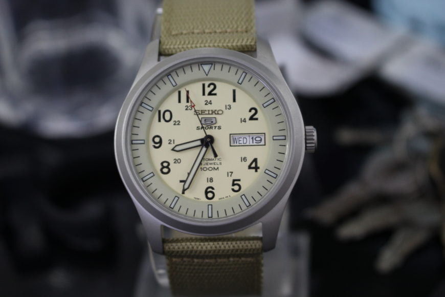 Chiếc đồng hồ Seiko 5 Automatic 23 Jewels quân đội SNZG07K1 mạnh mẽ