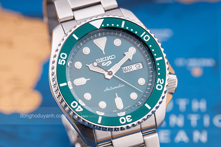 Phiên bản Seiko 5 Sports SRPD61K1S2 với dây demi, đa dạng hóa thiết kế dòng Seiko 5