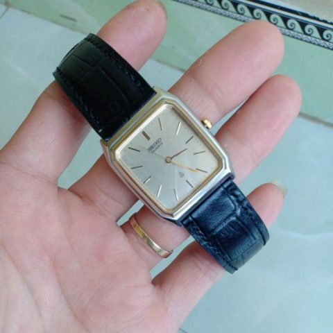 Thiết kế đồng hồ Seiko mặt chữ nhật hiện đại, tinh tế
