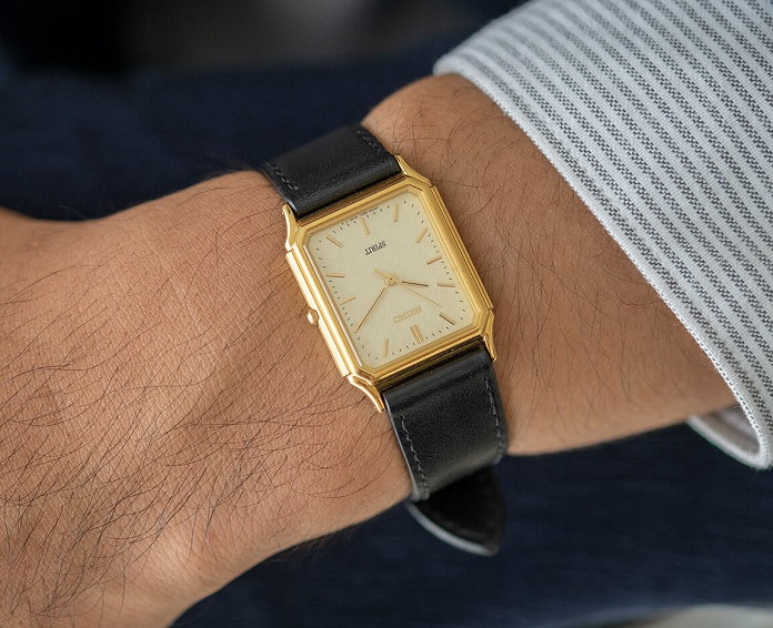Hướng dẫn bảo quản đồng hồ Seiko mặt chữ nhật đúng cách