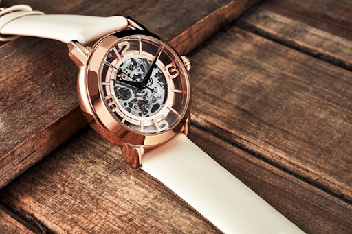 Đồng hồ Stuhrling Original mang phong cách cổ điển so sánh với Rolex Datejust
