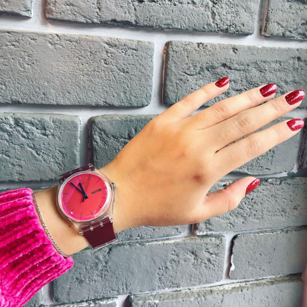 Đồng hồ Swatch nữ FW19 Transformation SUOK717 với tông màu đỏ nổi bật và tính năng lịch ngày
