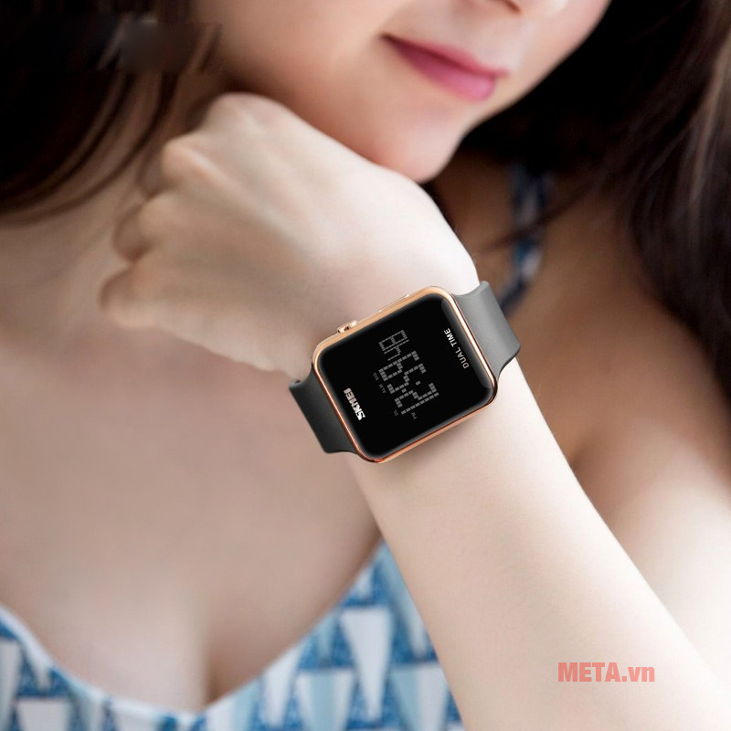 Đồng hồ thể thao nam Skmei 1271 trên cổ tay, phù hợp cả nam và nữ